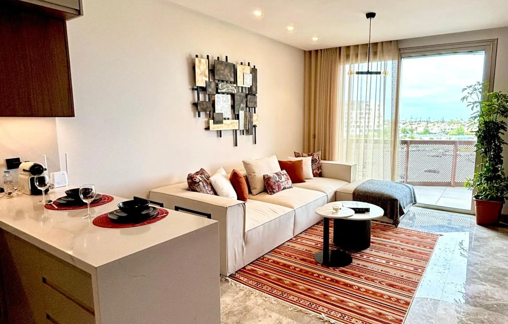 Luxurious Apartment In The Heart Of Cfc contacts